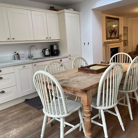 Апартаменты Beautiful 3 Bed Basement Flat With Garden Бат Экстерьер фото