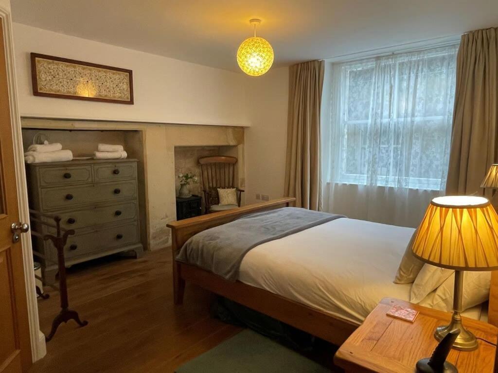 Апартаменты Beautiful 3 Bed Basement Flat With Garden Бат Экстерьер фото